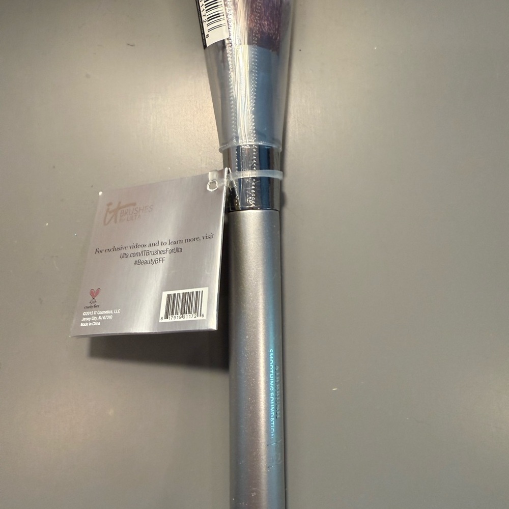 IT Cosmetics Smoothing Foundation Brush New - Picture 3 of 3
